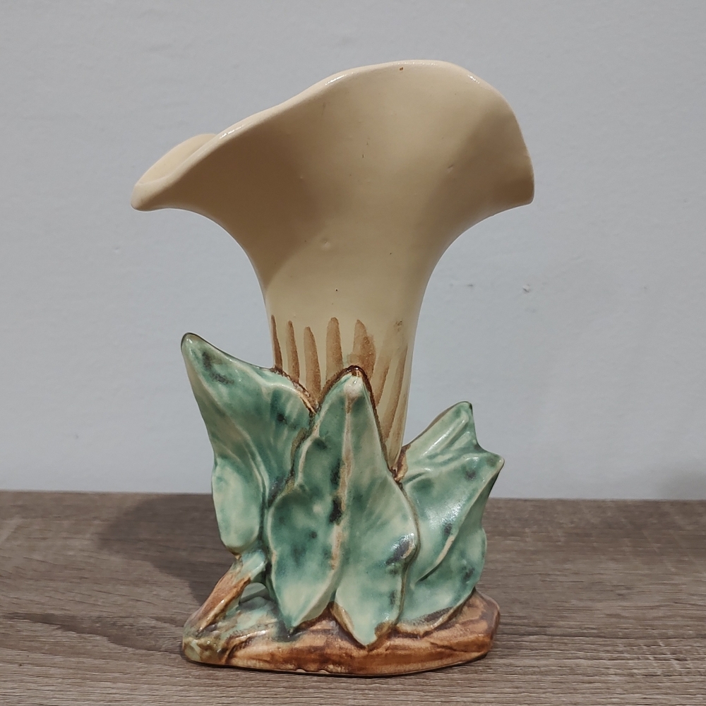 McCoy Pottery Vintage Single Calla Lilly Ceramic Vase Green Leaves Matte 1950s